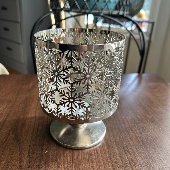 Bath & Body Work 3-Wick Candle Holder - Silver Pedestal - Snowflakes - Picture 2 of 5